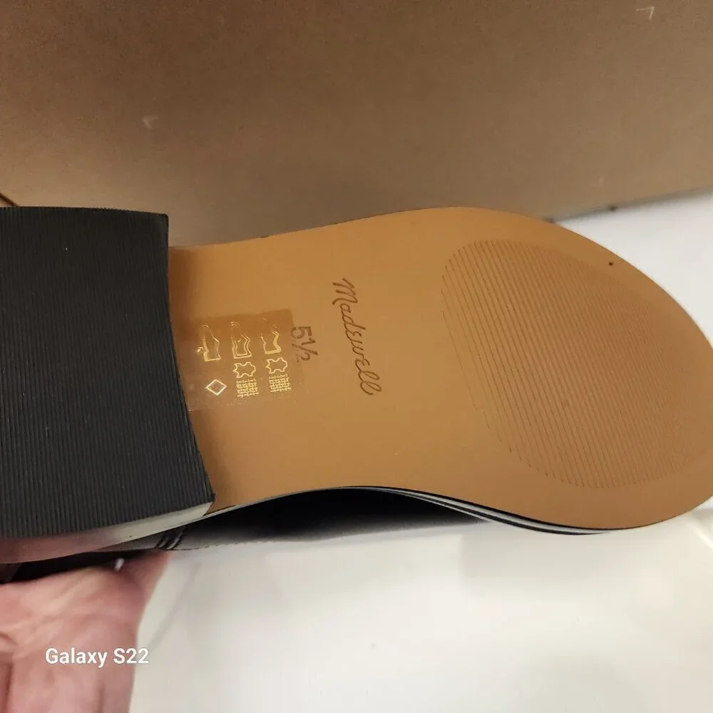 Madewell Pull-On Chelsea Leather Boots. NIB. Size 5.5